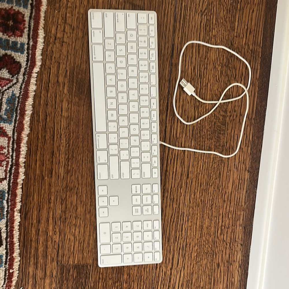 Wired apple White Keyboard with number pad modelA1243